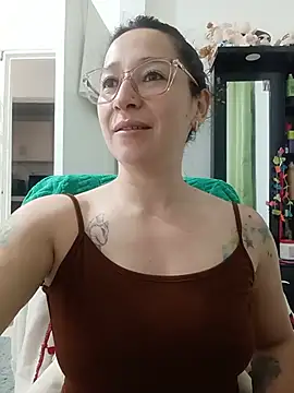 Snapshot of emilypoppy3 chatting on 06/25/26, 06:12 emilypoppy3 online show from 06/25/26, 06:12