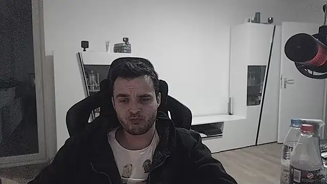 Snapshot of SharkLuigi chatting on 01/03/25, 03:49 SharkLuigi online show from 01/03/25, 03:49