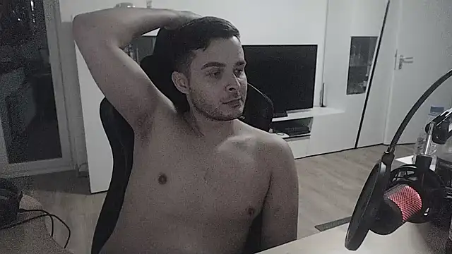 Snapshot of SharkLuigi chatting on 01/25/25, 11:11 SharkLuigi online show from 01/25/25, 11:11