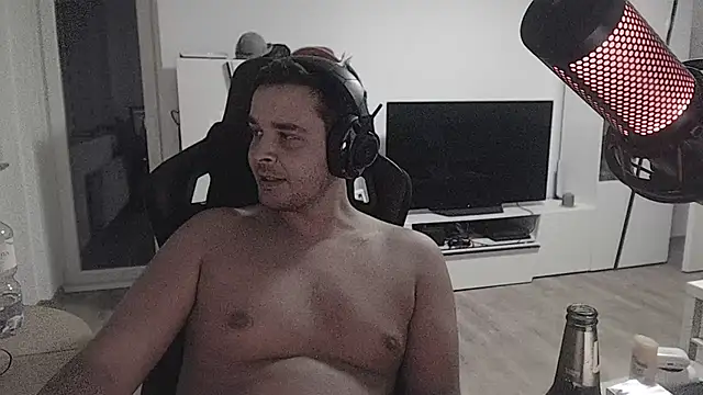 Snapshot of SharkLuigi chatting on 10/25/25, 11:43 SharkLuigi online show from 10/25/25, 11:43