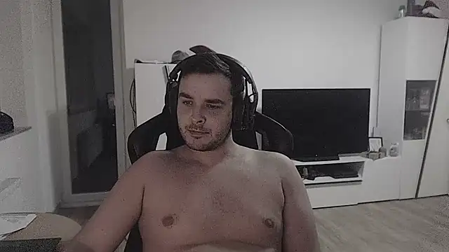 Snapshot of SharkLuigi chatting on 01/08/26, 11:18 SharkLuigi online show from 01/08/26, 11:18