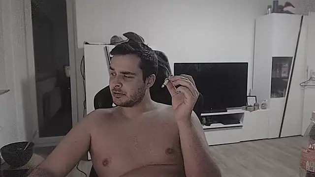 Snapshot of SharkLuigi chatting on 01/09/26, 08:43 SharkLuigi online show from 01/09/26, 08:43