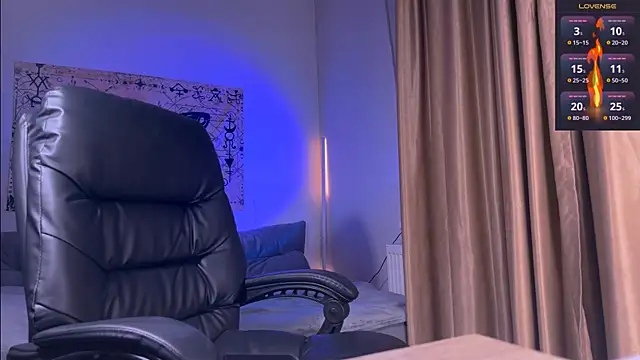 Femdom Lola online show from 12/03/25, 08:45