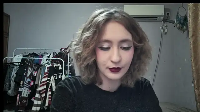 JoannaTompson online show from 12/15/24, 06:15