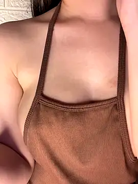 Snapshot of Thao-Cherry chatting on 10/14/25, 01:50 Thao-Cherry online show from 10/14/25, 01:50