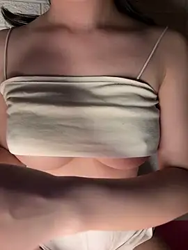 Snapshot of Thao-Cherry chatting on 10/18/25, 11:16 Thao-Cherry online show from 10/18/25, 11:16