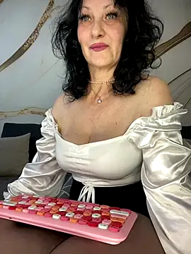 Katie-n online show from 09/29/25, 06:07