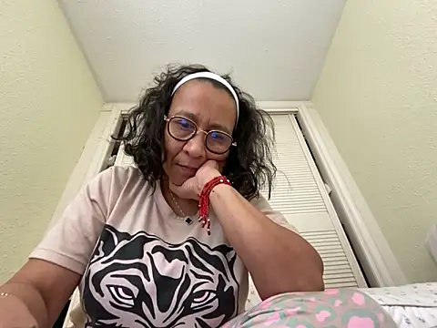 sweeviolet online show from 02/02/25, 09:40