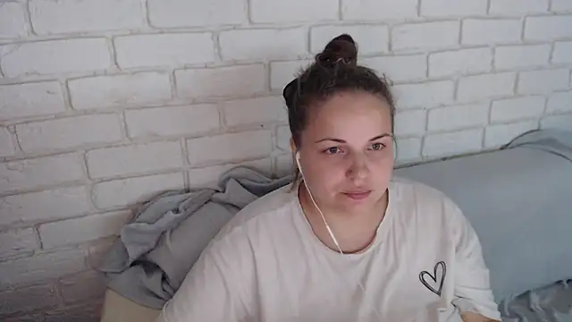 Snapshot of Crazyy_girl_ chatting on 10/23/25, 02:49 Crazyy girl online show from 10/23/25, 02:49