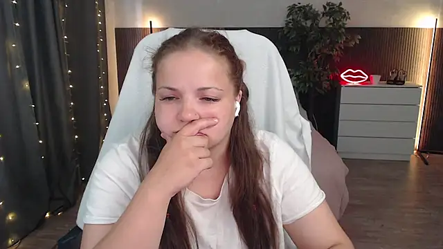 Crazyy girl  online show from 07/07/26, 06:58