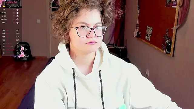 Snapshot of Sashy_Way chatting on 12/08/24, 02:07 Sashy Way online show from 12/08/24, 02:07