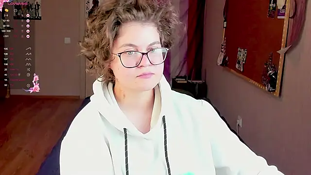 Snapshot of Sashy_Way chatting on 12/08/24, 05:18 Sashy Way online show from 12/08/24, 05:18