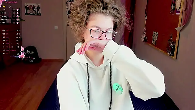 Snapshot of Sashy_Way chatting on 12/18/24, 06:46 Sashy Way online show from 12/18/24, 06:46