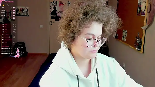 Snapshot of Sashy_Way chatting on 12/19/24, 12:56 Sashy Way online show from 12/19/24, 12:56