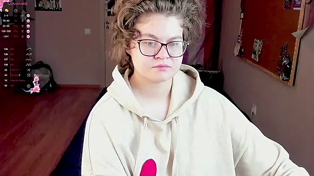 Snapshot of Sashy_Way chatting on 01/05/25, 11:37 Sashy Way online show from 01/05/25, 11:37