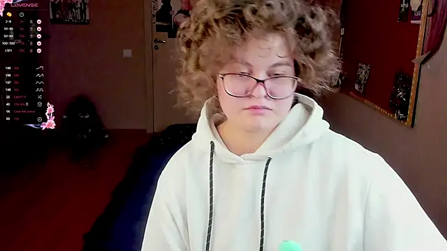 Snapshot of Sashy_Way chatting on 01/28/25, 03:35 Sashy Way online show from 01/28/25, 03:35