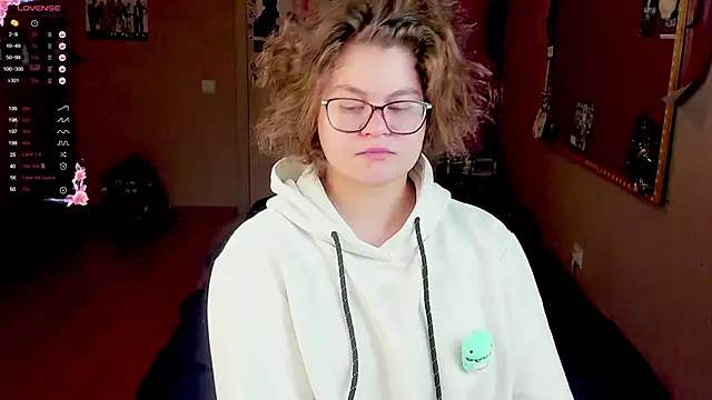 Snapshot of Sashy_Way chatting on 02/11/25, 02:35 Sashy Way online show from 02/11/25, 02:35