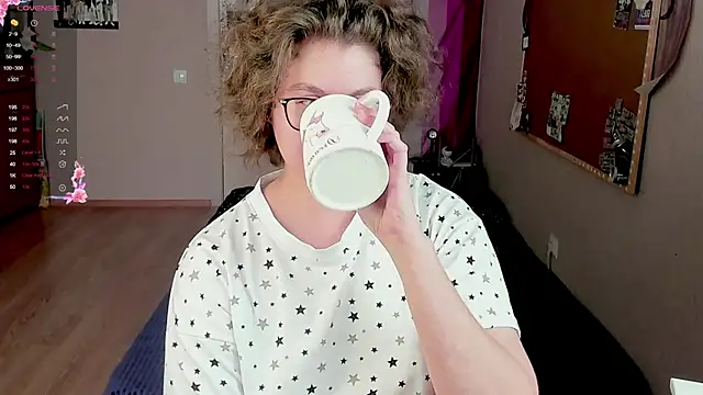 Snapshot of Sashy_Way chatting on 02/13/25, 12:32 Sashy Way online show from 02/13/25, 12:32