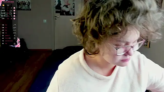 Snapshot of Sashy_Way chatting on 03/08/25, 01:47 Sashy Way online show from 03/08/25, 01:47