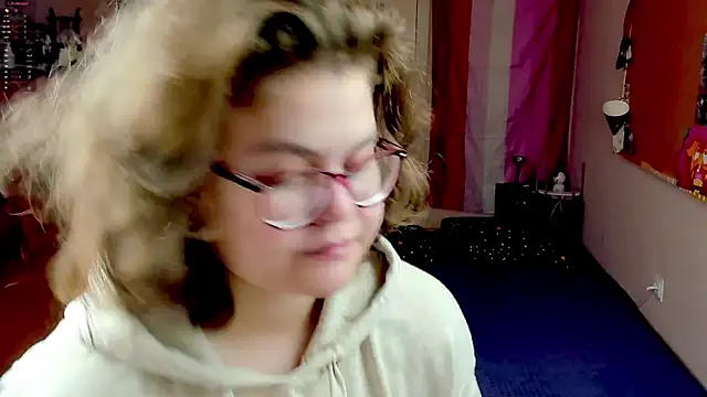 Snapshot of Sashy_Way chatting on 09/12/25, 09:26 Sashy Way online show from 09/12/25, 09:26