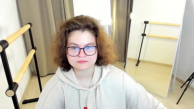 Snapshot of Sashy_Way chatting on 09/17/25, 09:16 Sashy Way online show from 09/17/25, 09:16