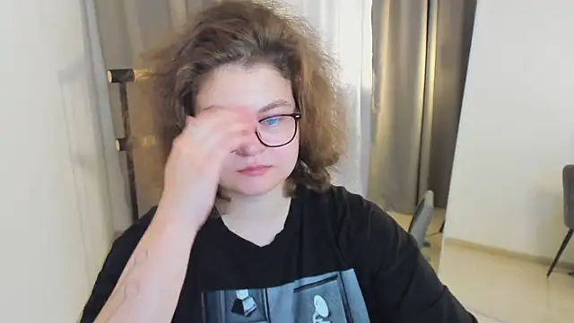 Snapshot of Sashy_Way chatting on 09/18/25, 09:28 Sashy Way online show from 09/18/25, 09:28