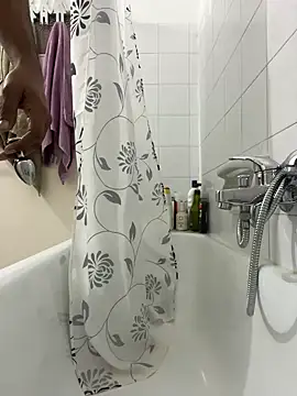 Snapshot of vinzpnr210 chatting on 01/30/25, 02:47 vinzpnr210 online show from 01/30/25, 02:47