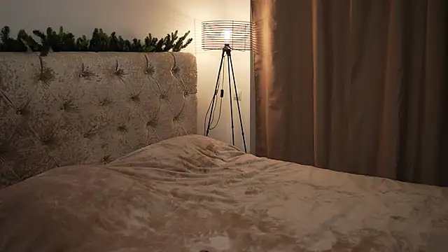 Snapshot of LindaWarners chatting on 02/04/25, 06:27 LindaWarners online show from 02/04/25, 06:27