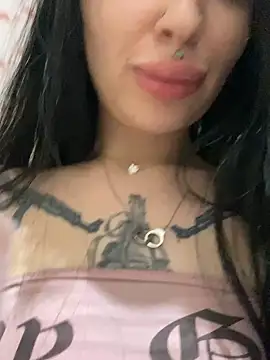 Snapshot of Molly__Moon chatting on 02/20/25, 12:57 Molly Moon online show from 02/20/25, 12:57