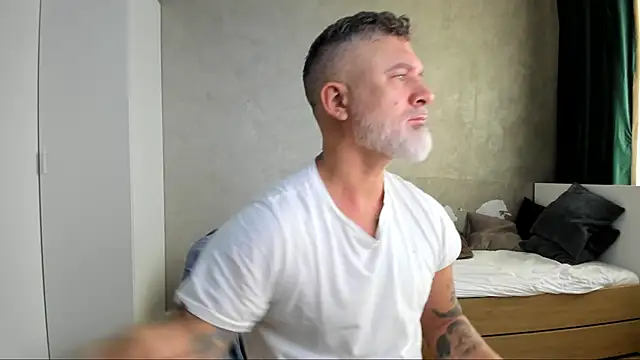 Snapshot of BlowMyXXL chatting on 09/09/25, 04:56 BlowMyXXL online show from 09/09/25, 04:56