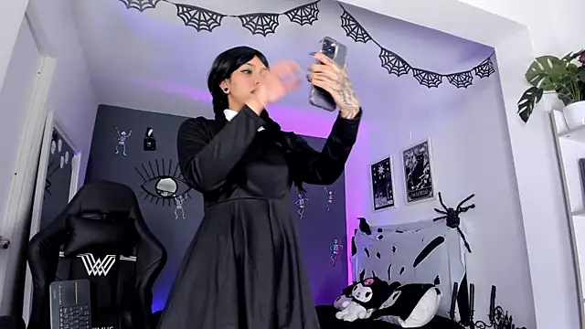 Raven Witch  online show from 10/19/25, 10:43