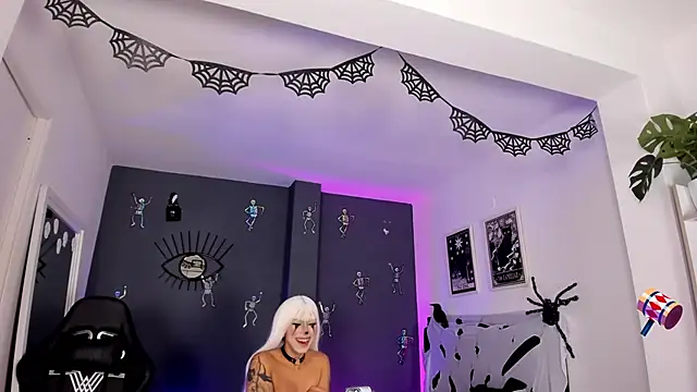 Raven Witch  online show from 10/20/25, 09:04