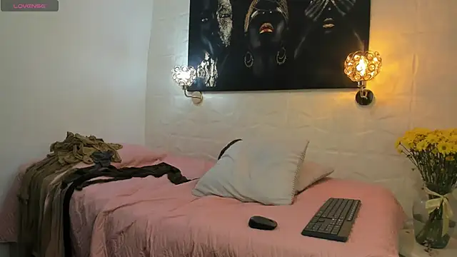 Snapshot of miss_lucero1 chatting on 01/28/25, 05:32 miss lucero1 online show from 01/28/25, 05:32