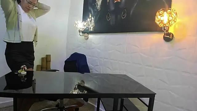 Snapshot of miss_lucero1 chatting on 02/09/25, 01:25 miss lucero1 online show from 02/09/25, 01:25