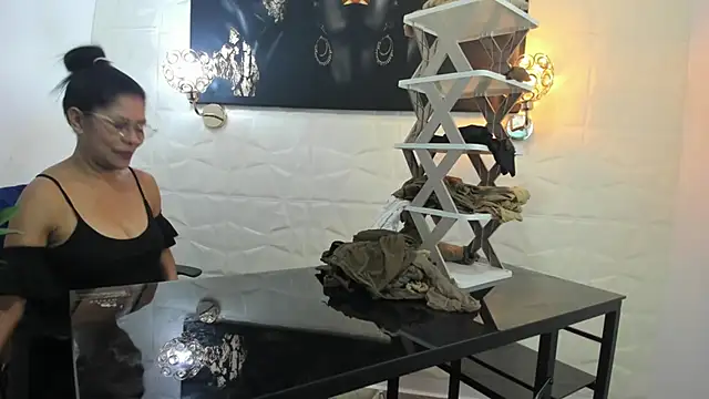 Snapshot of miss_lucero1 chatting on 02/15/25, 11:58 miss lucero1 online show from 02/15/25, 11:58