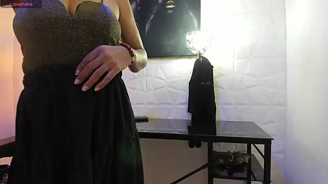 Snapshot of miss_lucero1 chatting on 10/26/25, 03:01 miss lucero1 online show from 10/26/25, 03:01