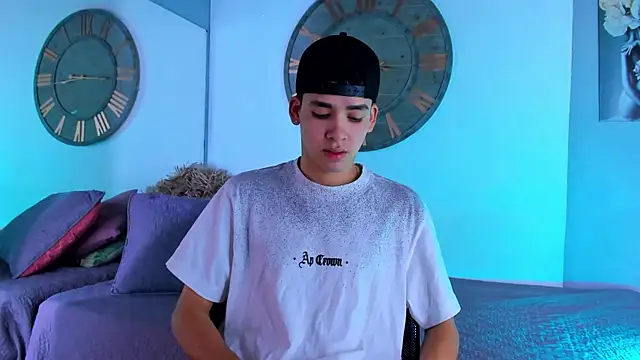 Mike 0233  online show from 12/19/24, 04:02