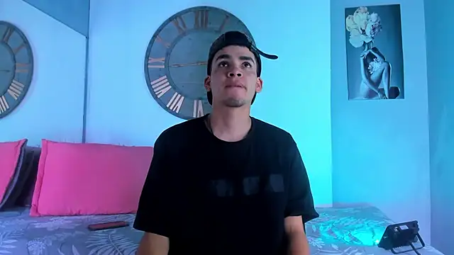 Mike 0233  online show from 12/31/24, 04:06