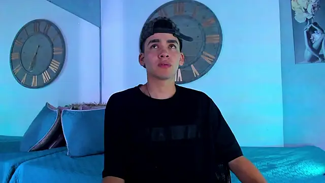 Mike 0233  online show from 01/09/25, 03:58