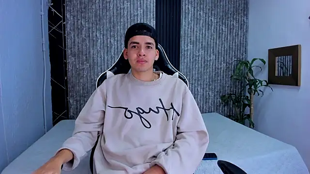 Mike 0233  online show from 09/20/25, 03:51