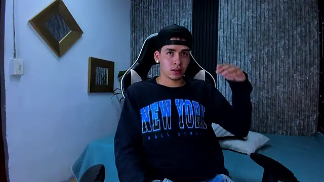 Mike 0233  online show from 09/25/25, 03:43