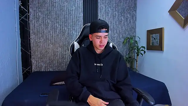 Mike 0233  online show from 10/04/25, 04:32