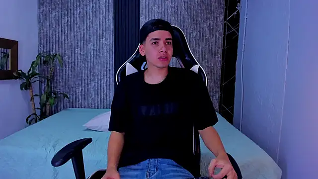 Mike 0233  online show from 10/10/25, 04:11