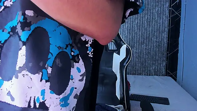 Mike 0233  online show from 10/17/25, 05:32