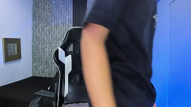 Mike 0233  online show from 12/20/25, 04:30