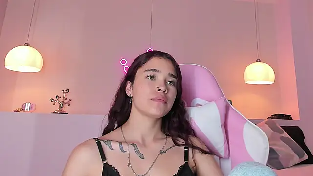 Snapshot of violeth_hill chatting on 02/11/25, 01:41 violeth hill online show from 02/11/25, 01:41