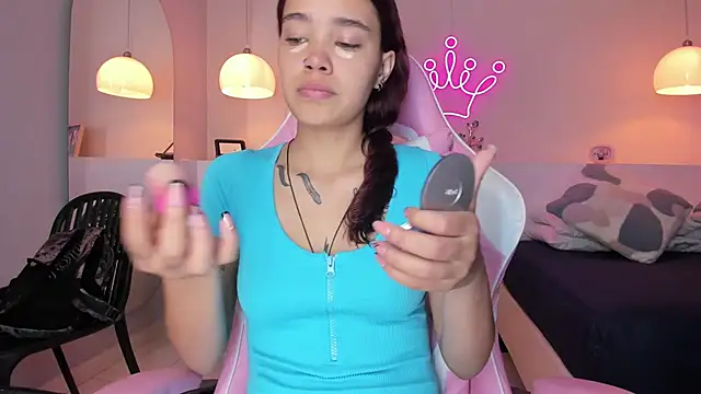 Snapshot of violeth_hill chatting on 03/03/25, 08:21 violeth hill online show from 03/03/25, 08:21