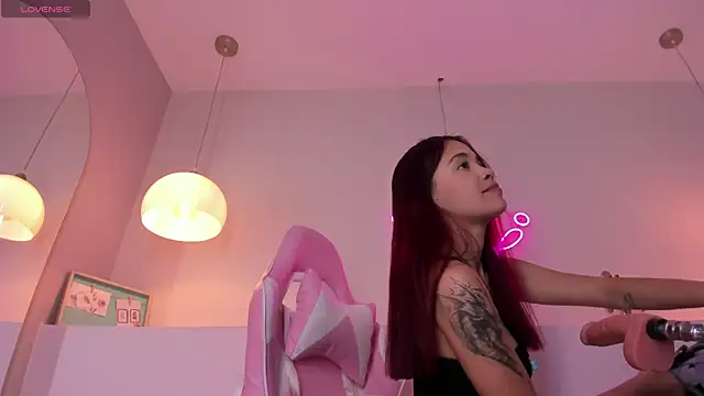 Snapshot of violeth_hill chatting on 11/22/25, 07:46 violeth hill online show from 11/22/25, 07:46