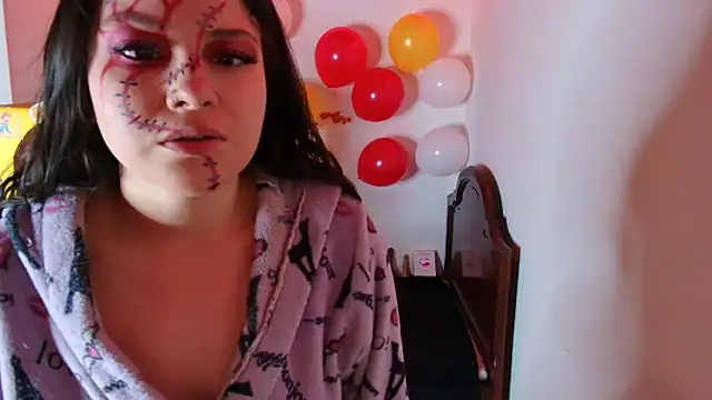 juli05star20 online show from 10/31/25, 02:56