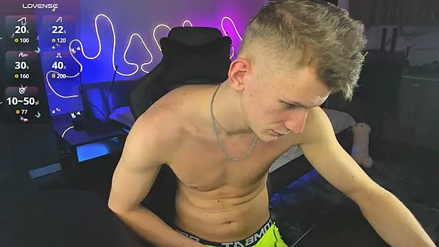 Snapshot of Brad_Maloney chatting on 10/17/25, 07:38 Brad Maloney online show from 10/17/25, 07:38